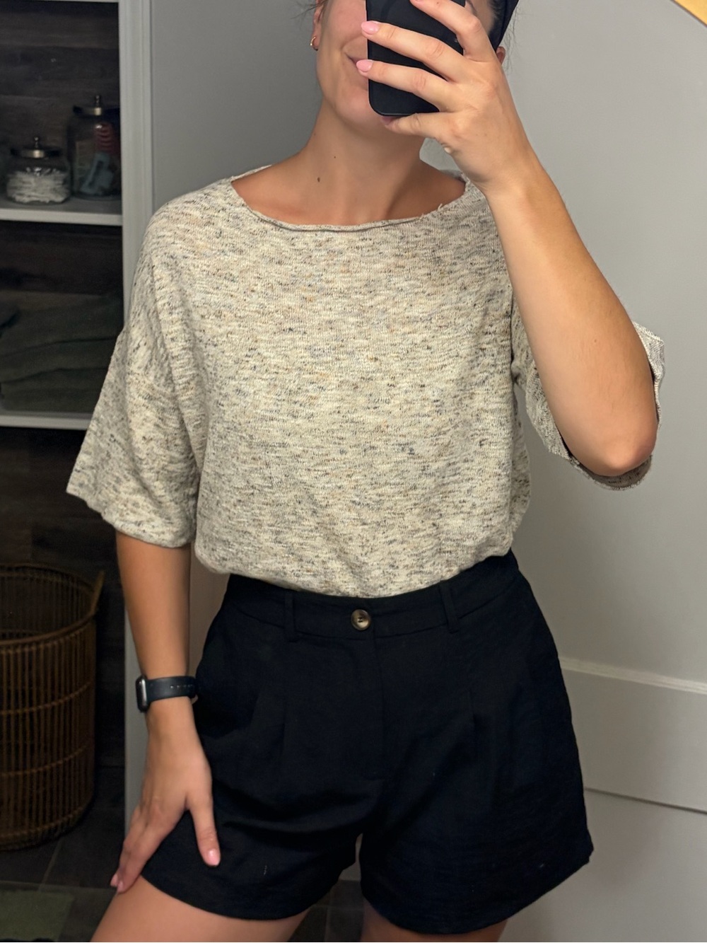 Mid sleeve sweater